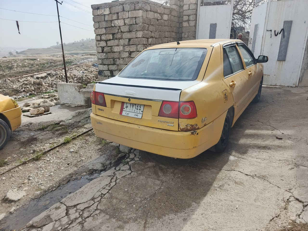 السلام عليكم سياره كوين محوره  محرك وكير كورله  كير توماتيك شرط المحرك والكير الكهربائيات كلها شغاله شاشه اندرويت  مصفره هيئه وغرامات سنويه جديده ٢٨ تنتهي شرط التحويل وكابون شرط مامسجله السعر ٣٢ وبيها مجال بصيط الرقم الهاتف*********** وبي واتساب
