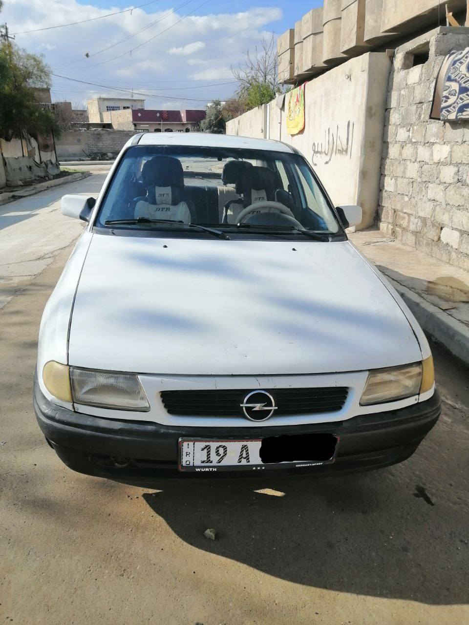 السلام عليكم اوبل استرا موديل 93 حجم 16 محرك قبق اسود بي بداية رخاوه رقم دولي كربلاء سنويه جديده الى2031 باتري جديد طخم تاير جديد بيها صبغ جاملق خلف السايق وباب النفر مسبوغ والصندوق مبدل دوشمه جديد السياره بسمي واني الشرعي السعر 37 وبيها مجال قليل مكان الموصل الجانب الأيمن التواصل على الرقم ***********.
