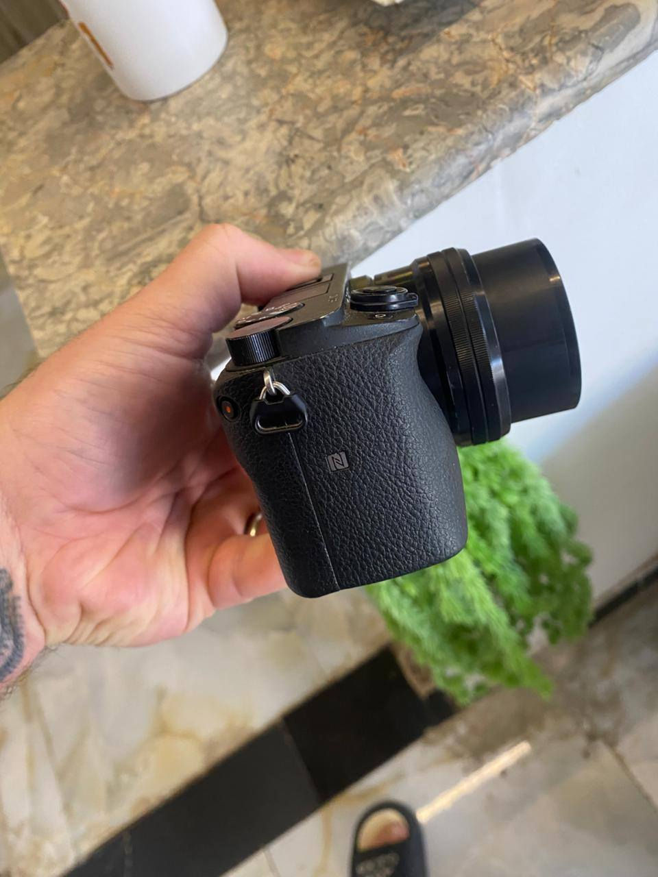 السلام عليكم شباب 
كامرة sony 6400   
مستخدمه  كلش قليل 
السعر 650 
  ***********
