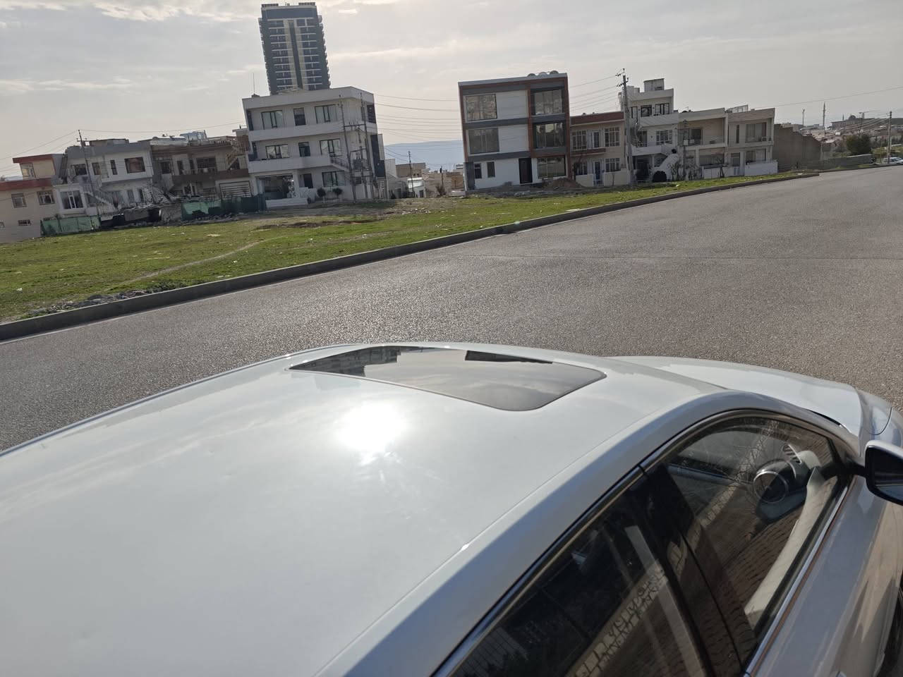 MG6   MODEL  2021
ڕەنگی سپی 
ناوی ڕەش و بێجی وەک لە وێنەکاندا دیارە . 
93000ڕۆیشتووە.
سەقف سلاید ، بەسمە،3مۆدی لێخوڕین ، مەکینەی 1.5 تۆڕبۆ ، ئاوێنە شەفت، تحدید سرعە ، کامێر ا و حاسە، و کۆمەڵێک مواسەفاتی تر 
زەمانی شەریکەی MG ماوە واتە هیچ کەم و کوڕییەکی تیا نیە و  سەیارەکە  یەک دەستە بەناوی خۆمەوە . زۆربەپاکی ماوەتەوە . 
 چەمەلەغی دواوەی لای سایەق بستێک بۆیاغی هەیە و دەرگای سایەق کەمێک PDR  . 
نرخ ـ110 گەڵا و معامەلە 
بۆ زانیاری زیاتر پەیوەندی بکە  ***********
