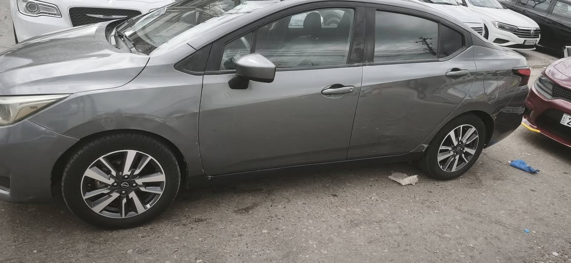 🚘 نيسان فيرسا 2024. وارد امريكي 
🔹 محرك 1.6 لتر 4 سلندر
🔹 قوة 122 حصان
🔹 قير CVT اقتصادي
🔹 صرفية ممتازة للبنزين
🔹 شاشة + Apple CarPlay + Android Auto
🔹 كاميرا خلفية وحساسات
🔹 تشغيل بصمة وستارت
🔹 داخلية مريحة وعملية
🔹 مناسبة للاستخدام اليومي والتكسي
📌 الأضرار: 3 قطع خفيفة
📌 الممشى: 63 ألف كم
📌 تحويل وكالة
📌 رقم دهوك / جاهزة للنقل
💰 السعر: 12,500 دولار


**إذا كنت صاحب هذا الإعلان وتريد حذفه لأي سبب، رجاءا أرسل رسالة إلى الدعم الفني**