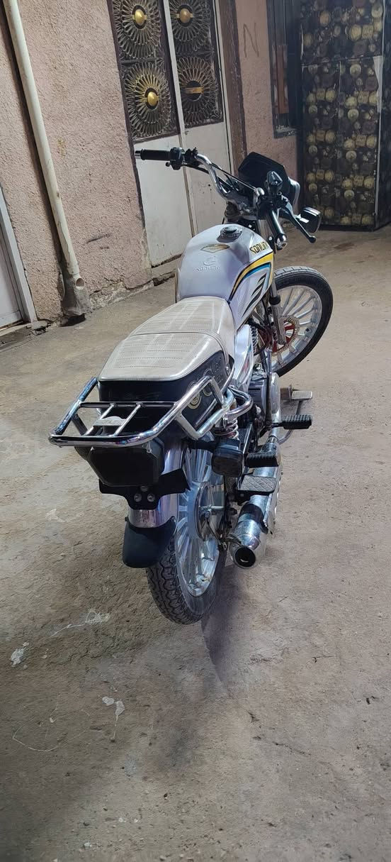 دراجه سيفان ايرانية 2024    5 كير مفولة مكينة مكفولة مامفتوحه دراجه جديده مامتعوبه ابد كلشي بيها نضيف دراجه بسمي اوراقها اصولية للبيع ب700 وبيها مجال بسيط  او مراوس


**إذا كنت صاحب هذا الإعلان وتريد حذفه لأي سبب، رجاءا أرسل رسالة إلى الدعم الفني**