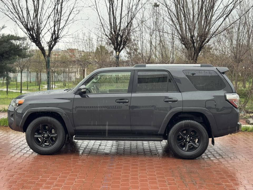 السلام عليكم 

TOYOTA  4RUNNER SR5 Preniuim✍️2024
~ تويوتا فور رنر 2024 
~ وارد أمريكا  لون سمنتي مميز
~ محرك 6 سلندر  / V6 
~ فئة SR5 Prenium 
~سيارة جملغ خلفي باب صبغ 
~ ايرباكات كل سليمة  ماعدا برده سيستم 
~موصفات 1/1 
~ بصمة 
~ فتحة ( سيلايت )
~خمسة كاميرات امامية وخلفية وجانبية 
~ تو ويل. (2*4 )
~ شاشة كبير  كاميرة دوار 
~ ستيرن هيترة 
~ كاميرة خلفية 
~ داخلية اسود ملكية 
~ رادار أمامي و جانبية 
~ كشن أمامي كهربائية 
~ كشن جلد هيتر
~ لايتات عدسة زينونة 
~تحديد سرعة 
~ حجم تايرات 17 
~ سبعة راكب ( ثلاث مقاعد)
~ ماشي 14 الف ميل 
~سيارة بدون رقم لازم ترقيم شيمالية 
~ رقم شانسي موجود للمنشور 
~صوره حادث موجود للمنشور 
~ سعر  ( 310  )💰ورقة دولار بيها مجال 🤏
~ مكان عقرة 
واتساب ***********
  اسيا    ***********
أخوكم سورداش الهركي
