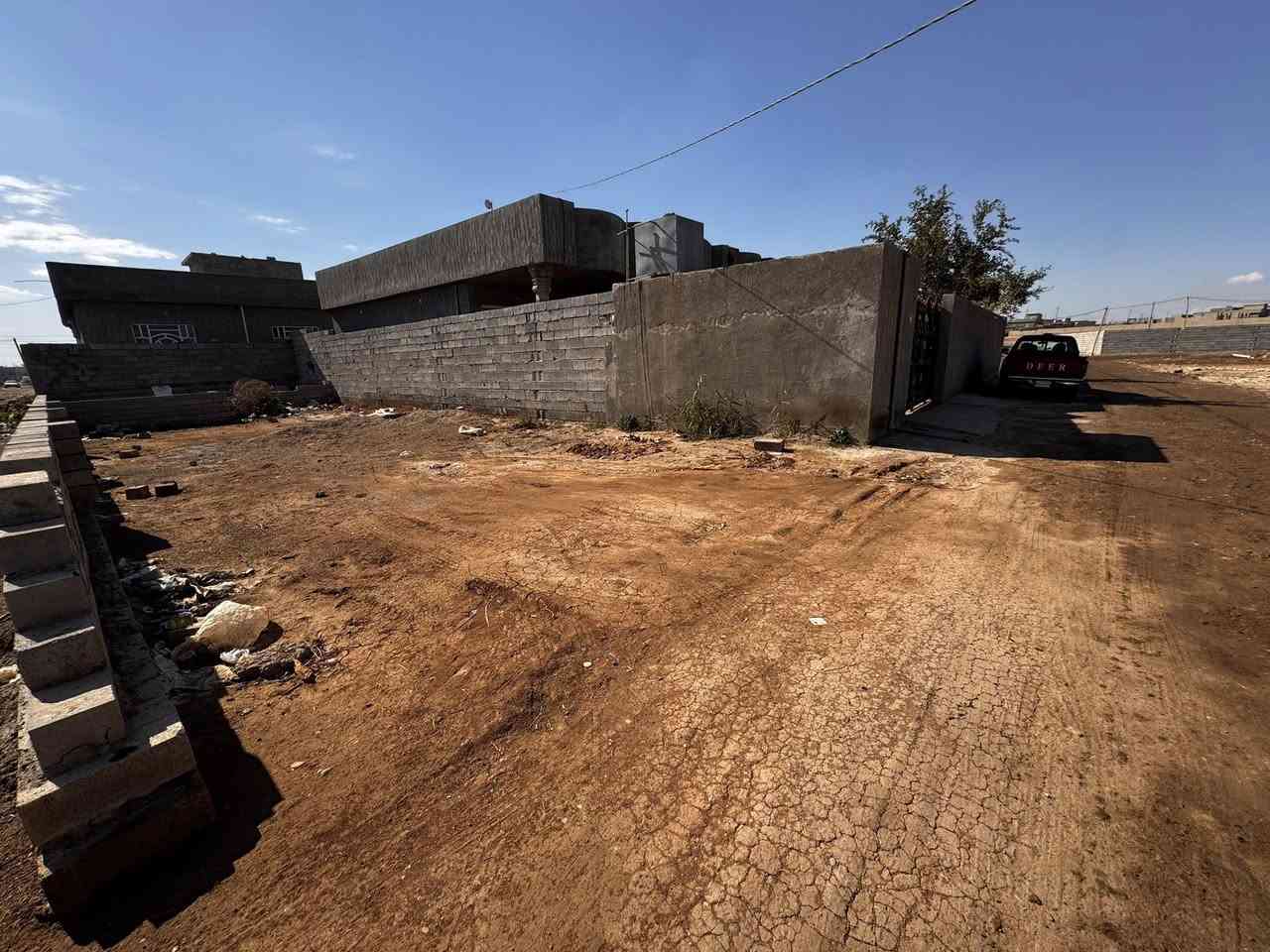 السلام عليكم
قطعة ارض للبيع 
المساحة ٢٠٠ متر 
الموقع الضلوعية حاوي يثرب قرب جامع الحساني 
***********
