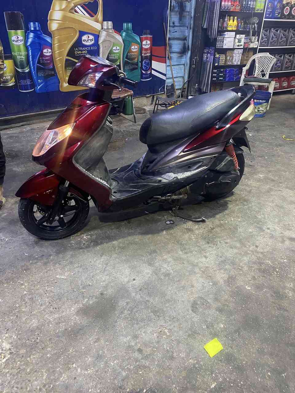 سكنس فحل ياباني قبق نفخ خطين دراجه كفاله عامه مصالها اقل ٤ اشهر نازله من رمبه مكينه ممدود عليها سبانه مكفوله من كلشي وعليها ادامه فيت بم ونوزل وفلاتر شلعه معدل شك كاع درجه تخبل امانه الله مابيها نقص مكاتي دوره سعرها ٧٠٠ بيها مجال  ماكو دراجه ممفتوحه بهيج سعر ***********
