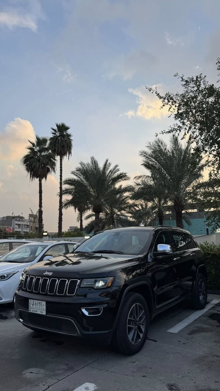 جيب كراند شيروكي  2019
لمتد 
رقم بغداد باسمي 
مغلفة ppf 
الجام عليه لاصق عاكس شمس مسموح مرورياً 
بدون حادث  بدون ايرباك  
السيارة فول ومابيهة نقص
بانوراما 
جلد 
قطعتين تبريد
تدفئة تبريد كشنات امامية
 تدفئة كشنات خلفية 
تدفئة درگة
حساسات خلفية ورادار خلفي توقف ذاتي
***********
