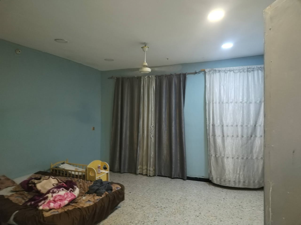 دار للبيع المساحة (١٠٠ متر)
العنوان  جامع قام ال محمد  قريب على مضمد ابو رافد 

التفاصيل البناء طابقين (طابو صرف) 

يتكون البيت (الطابق الاول)  استقبال +صاله + مطبخ حار وبارد +حمام) 

الطابق الثاني (غرفتين وصاله  وحمام) 

البناء حديث 2024 

للاستفسار الاتصال على (***********)سعر 85 وبي مجال  رجأ رجأ المايعجبه السعر خليعبر المنشور
