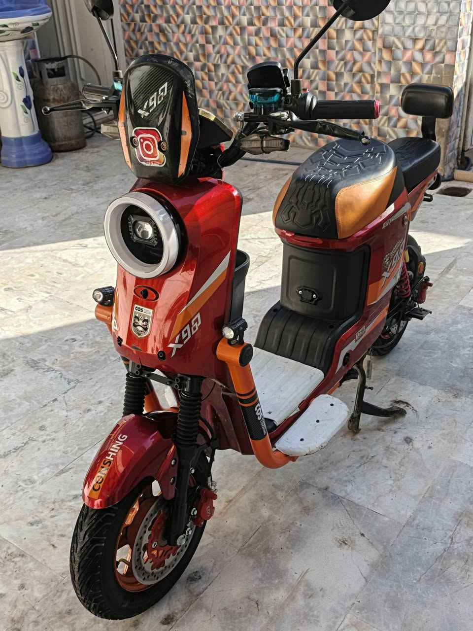 السلام عليكم دراجة شحن لبيع الدراجة حلوة وما مستخدمة هاي ٥بضاريات
الملف ألفين واض بضاريات 32امبير اهواي مواصفات دك وستفسر أكثر 
بعد بيهه الرقم *********** وموجود وتساب السعر خاص
