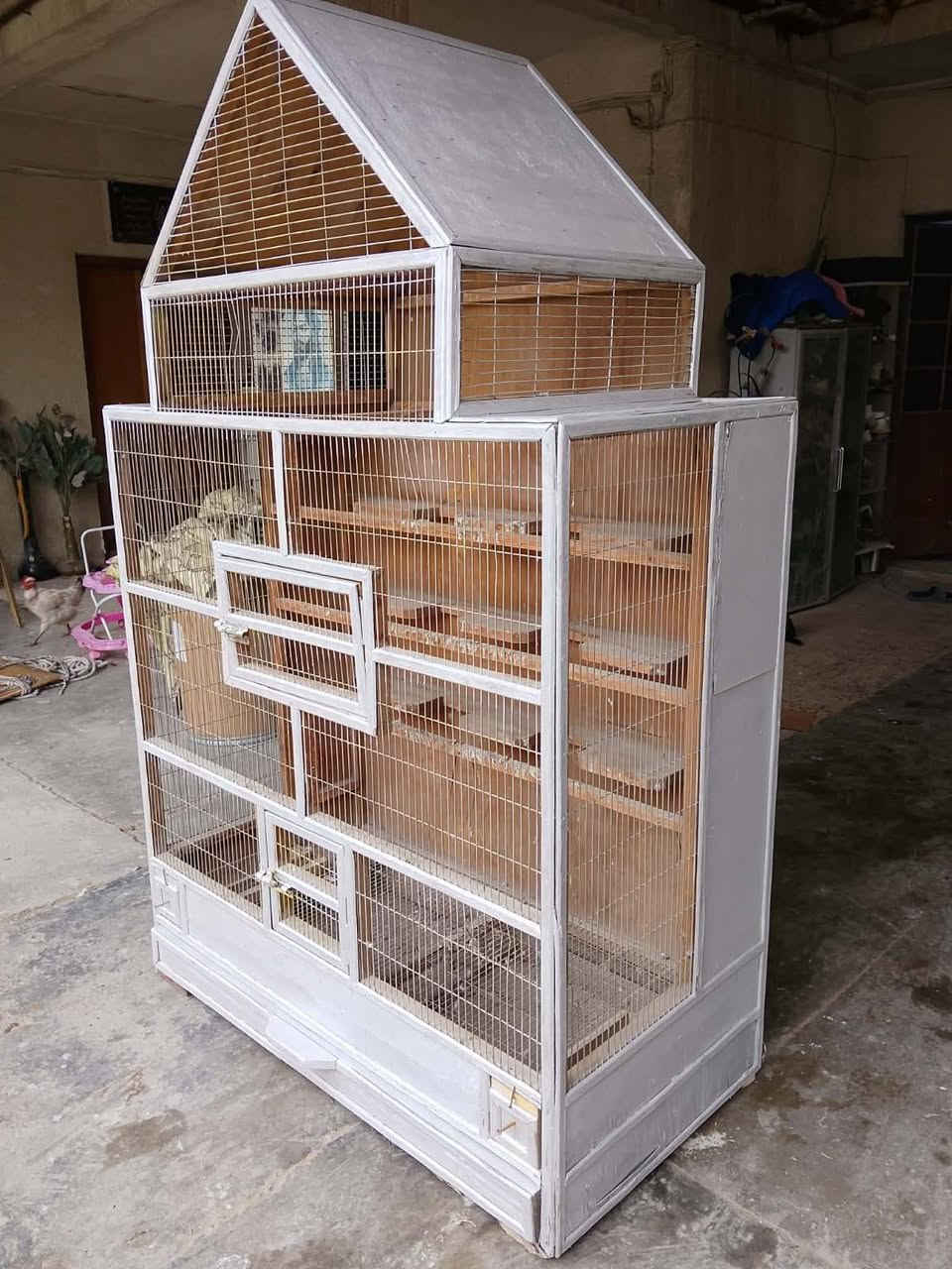 السلام عليكم
قفص للبيع حي النصر الثانيه الهاتف ***********
جراره مع معالف جانبيه
سعر 80 وبي مجال قليل
