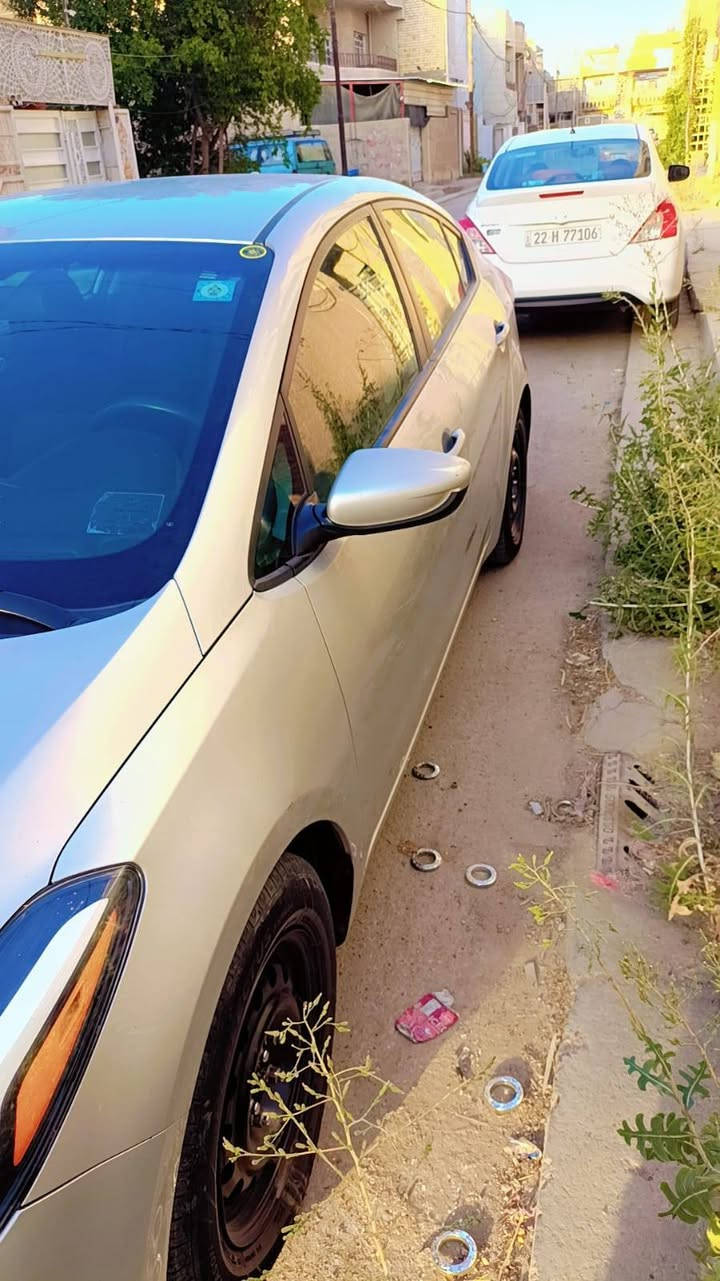 السلام عليكم كيا فورتي موديل 2017
سياره بدون حادث بدون قطرة صبغ بدون بارد ماشيه 140 ميل
رقم بغداد انكليزي باسمي مكاني بغداد السياره رايده ب128 وبيه مجال بسيط حك الجية ‏‪0770 896 6866‬‏
