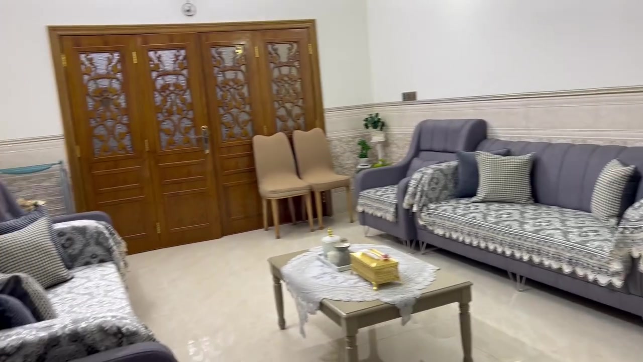 سلام عليكم الدار البيع مساحه 160 بناء حديث البناء كوله بلوك موقع الجمعيه الثالثه قرب دايره المجاري سند زراعي لاستفسار عله الرقم ***********
