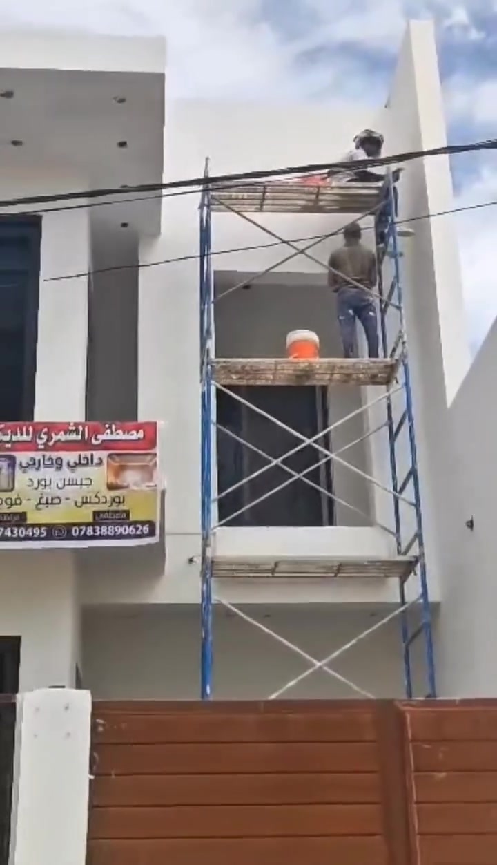 جانب من عمل كوادرنا المحترفة في تجهيز وتنفيذ ديكورات مودرن بأعلى معايير الجودة، بالتعاون مع شركة النرجس. نسعى دائماً لتحويل المساحات إلى لوحات فنية تعكس الفخامة والراحة.

🛠️ تنفيذ الصباغ مصطفى الشمري
📞 للتواصل والاستفسار: (***********)

#ديكورات_مودرن #تصميم_داخلي #شركة_النرجس #ديكور_داخلي #تميز #إبداع شركة اصباغ النرجس في الديوانيه
