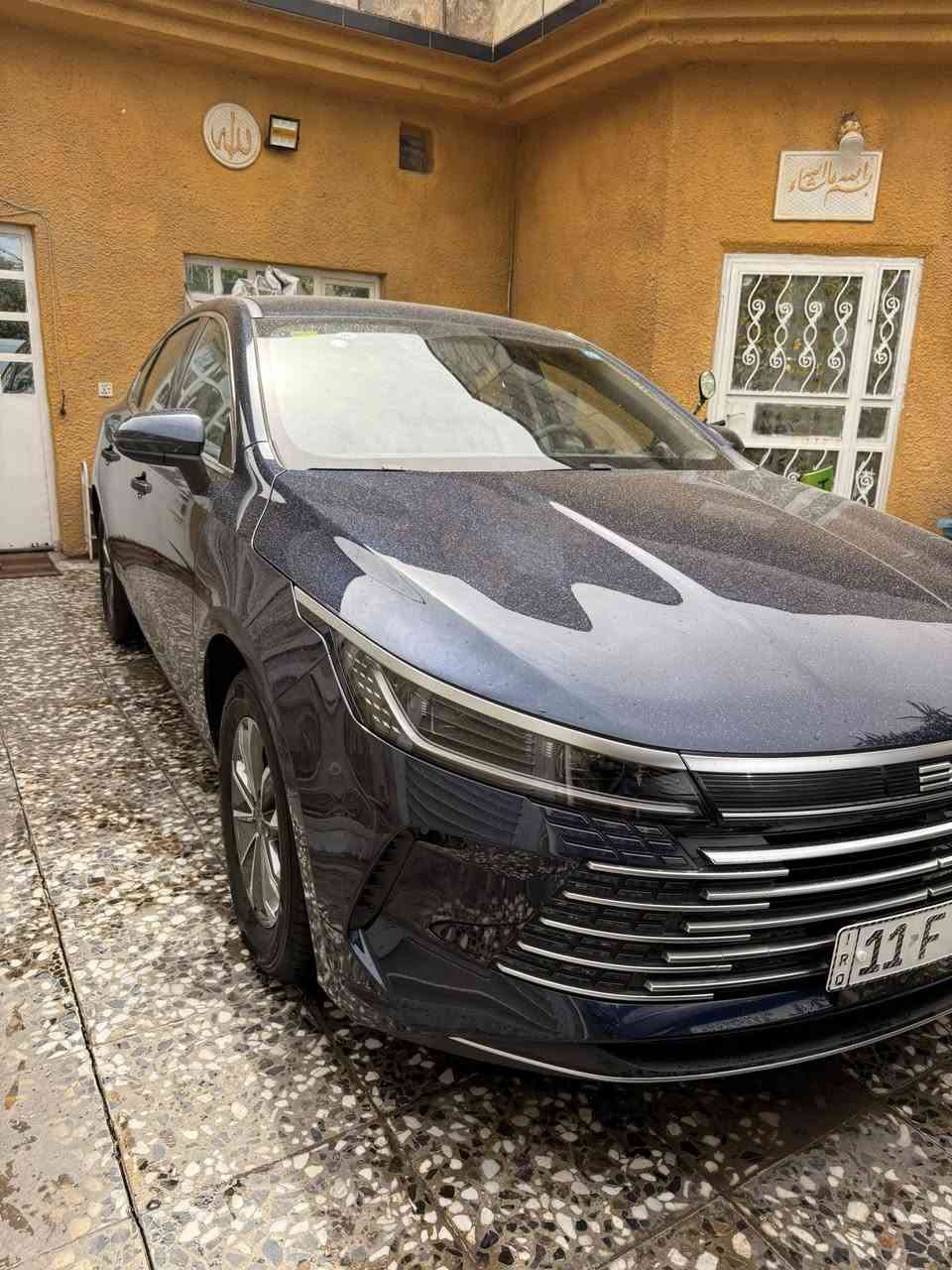 السلام عليكم بي واي دي خصوصي لون نيلي مميز مكفوله كفاله عامه موديل 2025 داستروي فول مواصفات شاشه قلاب كبيره حساسات ويل كب كروم كشن حضن ٣ انضمه قياده ماشيه ٧ الاف  المكان بغداد ***********
