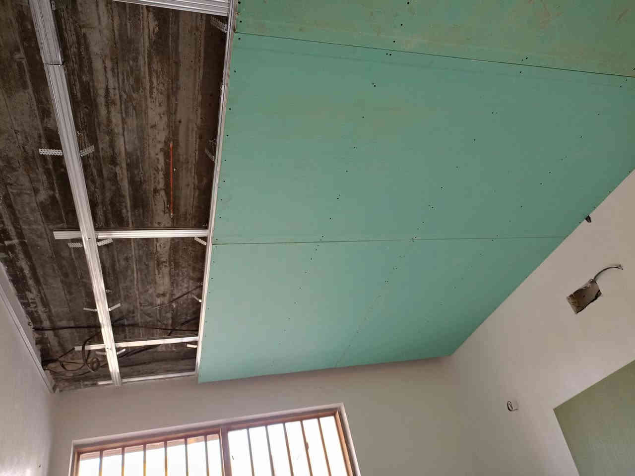 احد اعمالنا في الديكورات رگم سقف كامل 
للإستفسار : ***********
