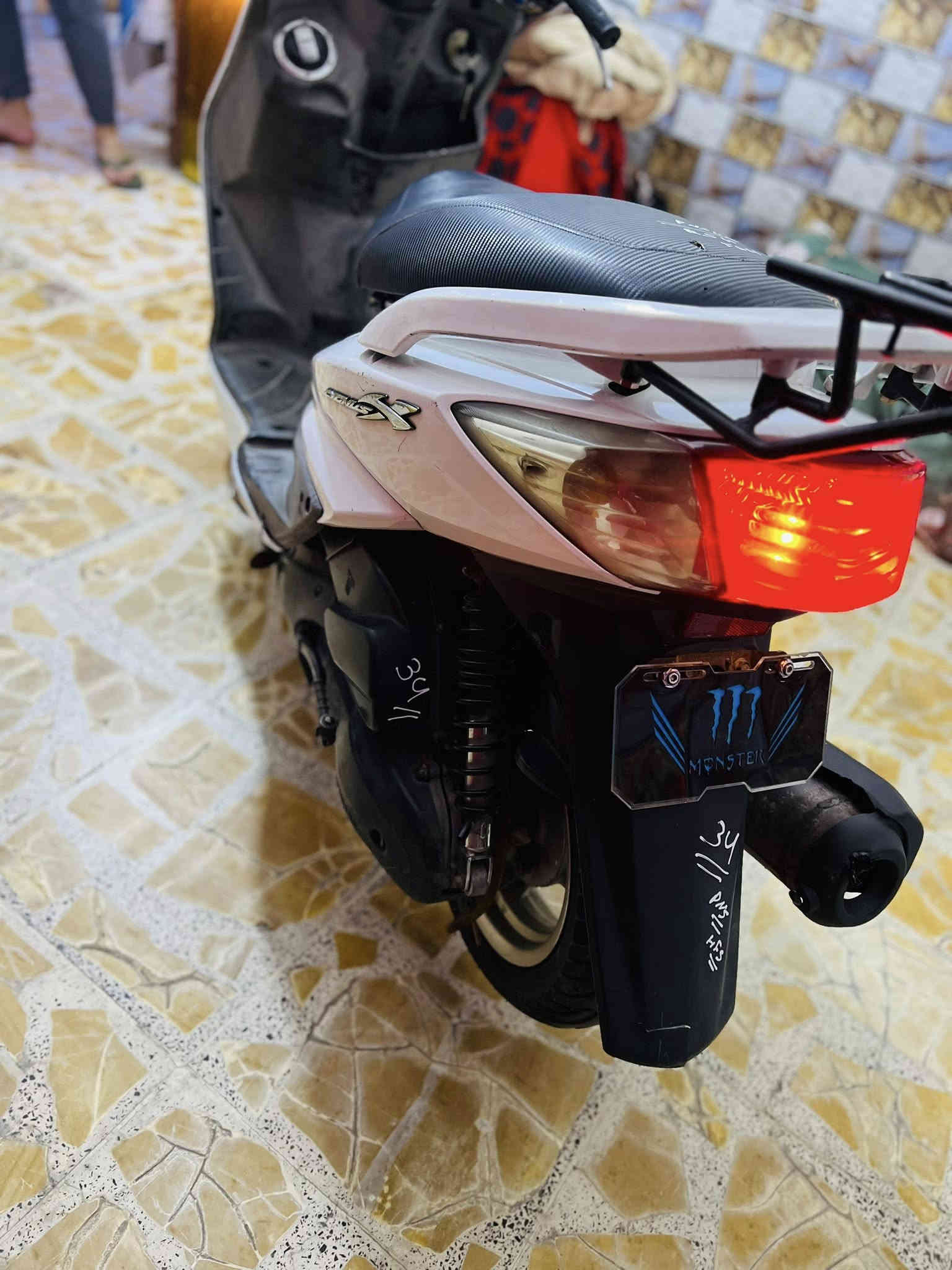 السلام عليكم سكنس ياباني قبق نفخ ستان كهربائي  فحل نوزل خطين    حديث مال رمبه جديده لوك مكفوله كفاله عامه مكينه. برغي ممفتوح بيه شلعه معدل فول جيب عشرين فيتر وياك اذ مفتوح بيه برغي تاخذه بلاش قبل شهرين نزله من الرمبه. كهربائيات كله شغاله اوراقه بسمي دراجه تتعب تكول جديده مال جناي مستعجل عل بيعه السعر 750   وبيه. مجال قليل. الهاتف *********** العنوان بغداد. الكراخ
