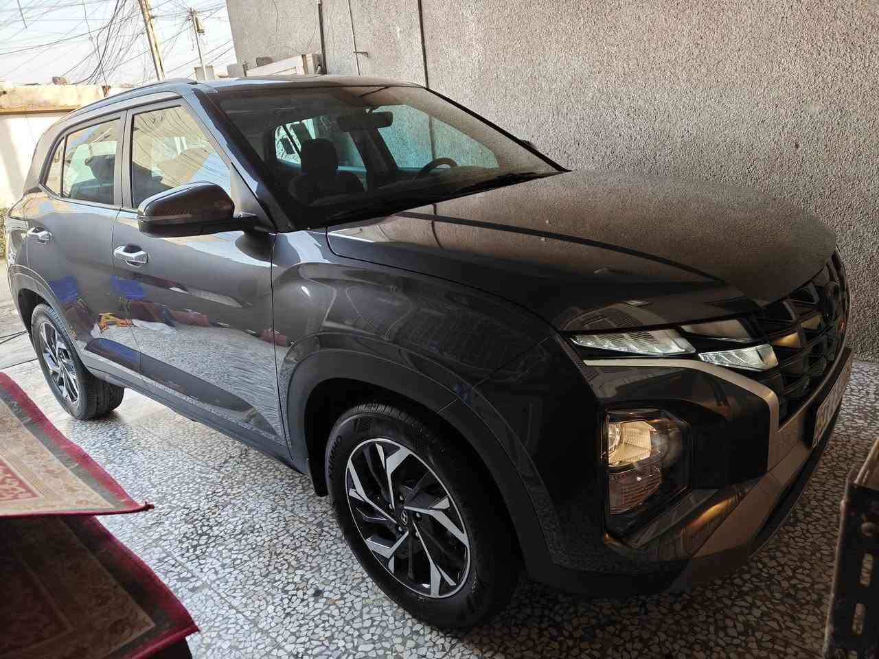 كريتا 2025
خليجي وكاله وضمان 
وماتزال خاضعه للضمان 
مكفوله من جميع النواحي 
ماشيه فقط 5 الاف 

فول مواصفات 1/1
. بانوراما 
. بصمه وتشغيل  عن بعد 
. شاشه كبيره تدعم جميع البرامج وكامامره دواره
. شاحن لاسلكي 
. هاند بريك بصمه 
. اوتو هولد 
. حساسات 
. مري قابله للطي كهربائيا
. الخ من المواصفات 
السياره عليه تغليف بولورايز  درجه اولى وضمان مفتوح 

السعر 25 مليون 
للاتصال ***********
اخوان الزيرو مثله بالضبط ب 27500 بدون دلاليه ومامله يعمي تصير 28 مليون
