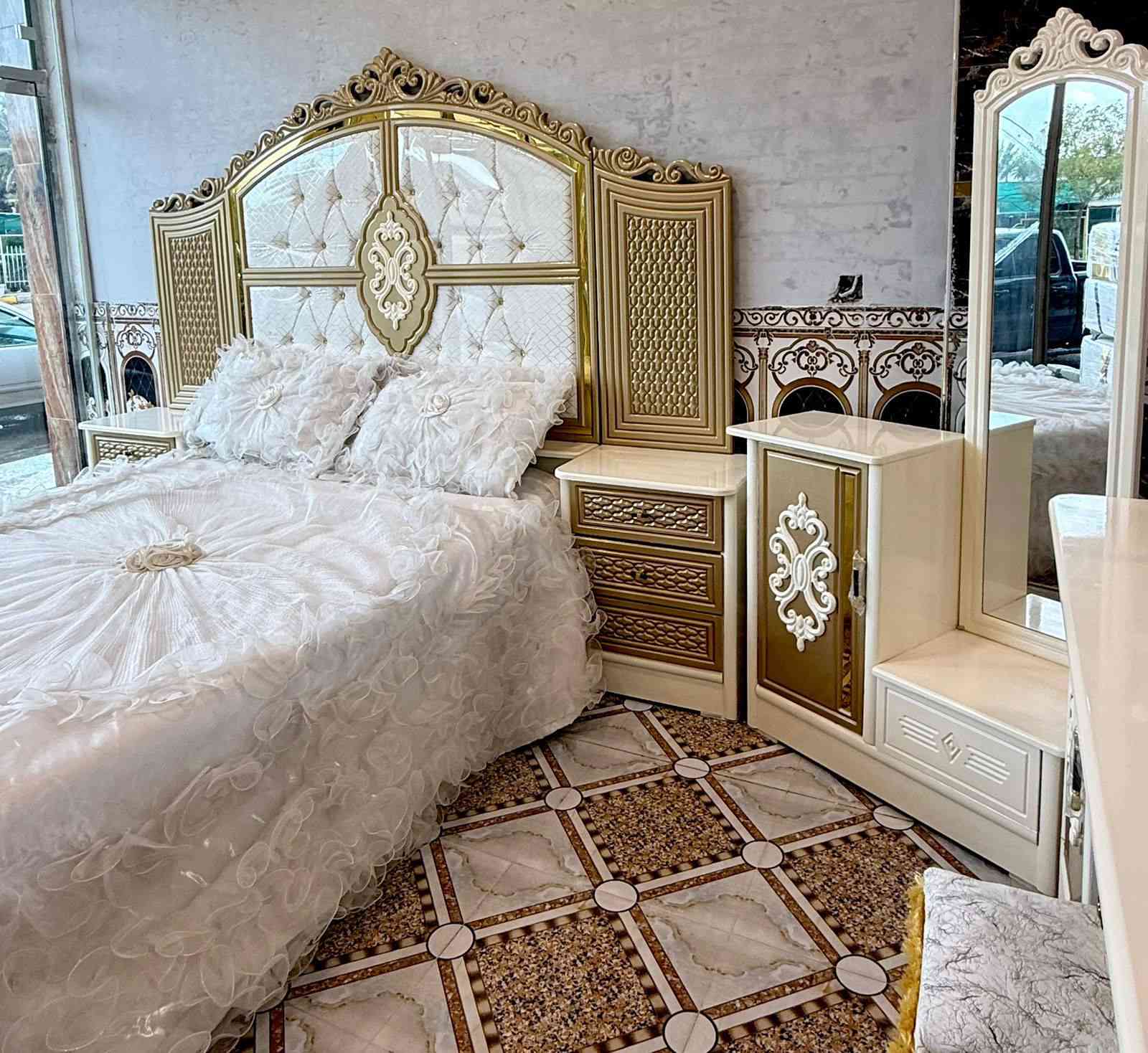 يعلن معمل ومعرض الجشعمي 
عن #عروض وتخفيضات ع اسعار غرف النوم 🤩🤩
نقدم ارقه واجمل موديلات غرف النوم 🥰🥰
المنشور يحتوي ع اكثر من ١٥ موديل غرفه نوم 
ادخل ع الصفحه وشوفه الموديلات التعجبك واحنه بل الخدمه
الاسعار حسب الموديل وحسب لون الصبغ 
غرف زان مسرح #  # غرفه توج #غرف ديوان
نشتغل حسب طلب الزبون 
نجارة الجشعمي متخصصه في صناعه الاثاث العراقي 
غرف نوم # بوفيات # جرابي اطفال # كناتير مفرده 
العنوان #الرمادي التأميم شارع 
المشاتل قرب ركن المدينه   
للاستفسار *********** واتساب
