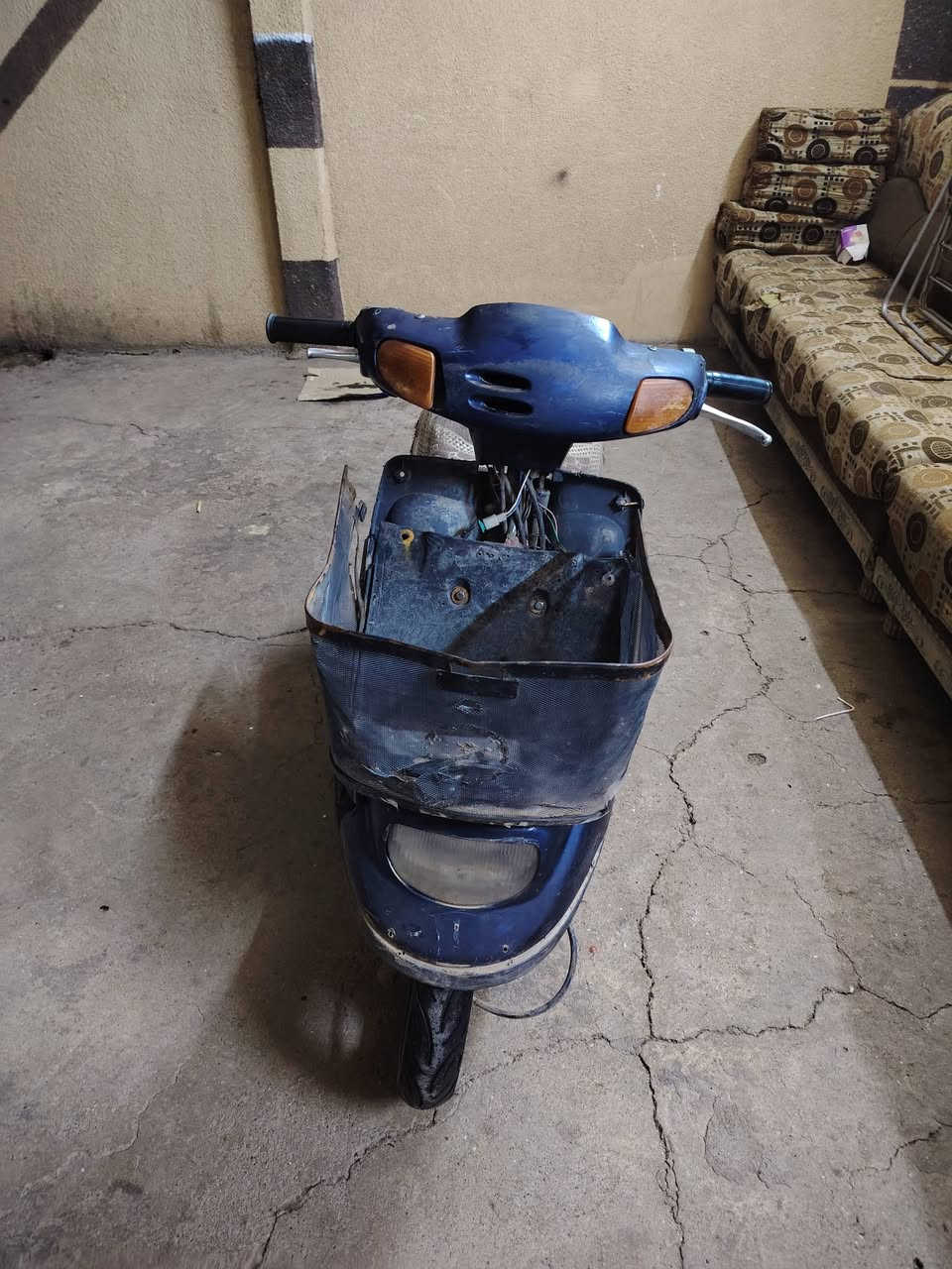 السلام عليكم عدني هاذه الماطور نضيف كلو شغال بس يعوزلو باتري الشاصي شرط كلشي مابي الاكسن يعوزلو بوربرين الماطور نضيف كدام العين السعر 160 بي مجال للطيبين التراصل عله هاذه الرقم ***********
