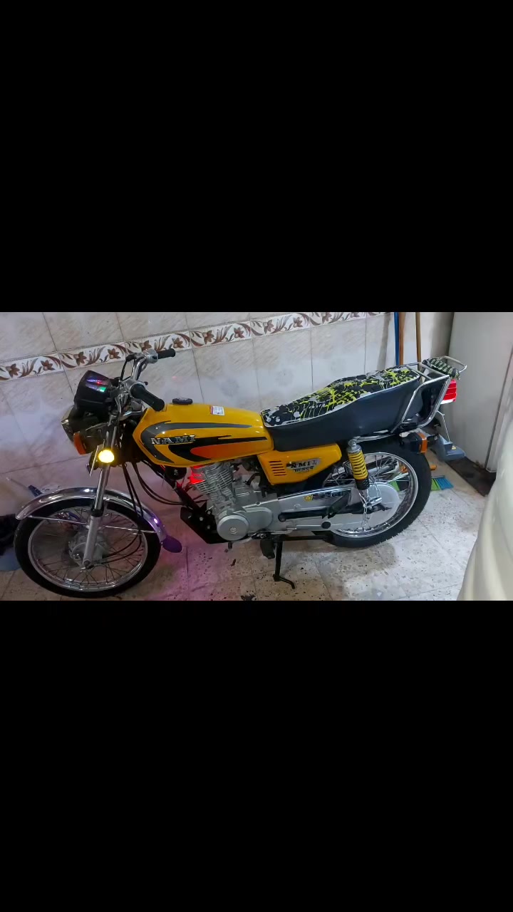 دراجة ناما شلامجة اصلي موديل 23 شهر ١١ طالعه من الوكيل بل ٢٥ بعدة جديدة بلاد مزودة لايت ابو النشرة و هرون سيدان و نشرة ارضية رقم بصرة باسمي تحوي مباشر
السعر ملونين وربع  هاتف ***********
