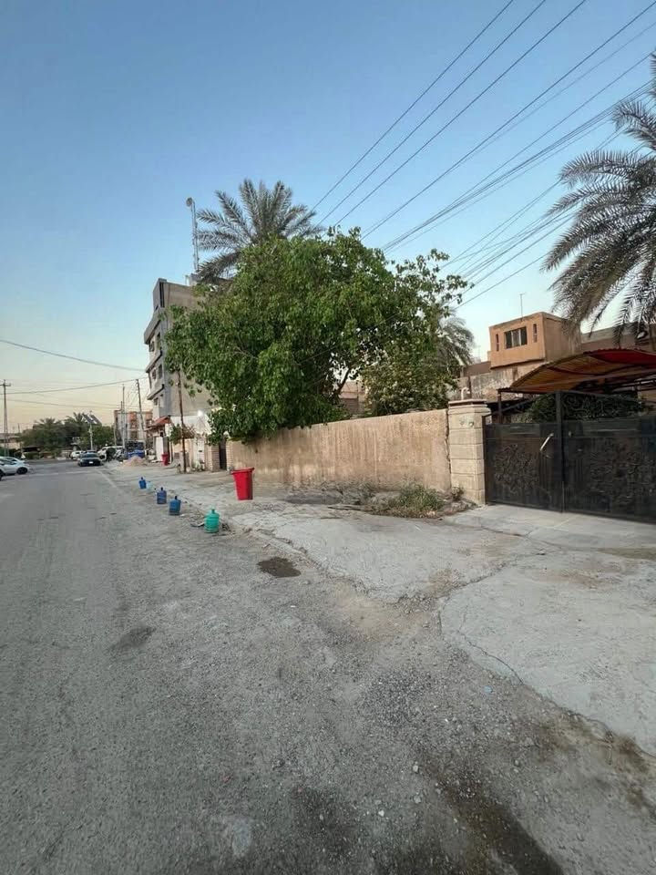 السلام عليكم
للبيع بيت يعتبر قطعة أرض في حي البنوك الفرع المجاور لمركز شرطة القدس محل 319  الشارع 15 والبيت قريب من الشارع ،، مساحته 621 متر واقع حال، بالسند 615 متر واجهة 21 نزال 30

سعر المتر مليونين وربع سعر نهائي وممكن ينباع تقطيع بس بسعر مختلف 
للأستفسار ***********

