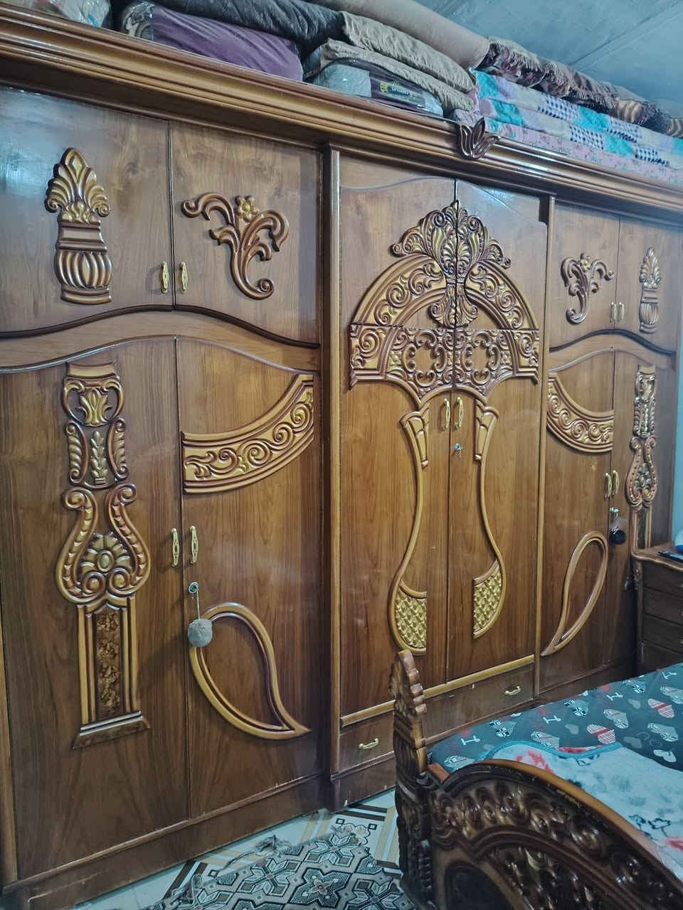 السلام عليكم غرفه اخشاب للبيع***********
