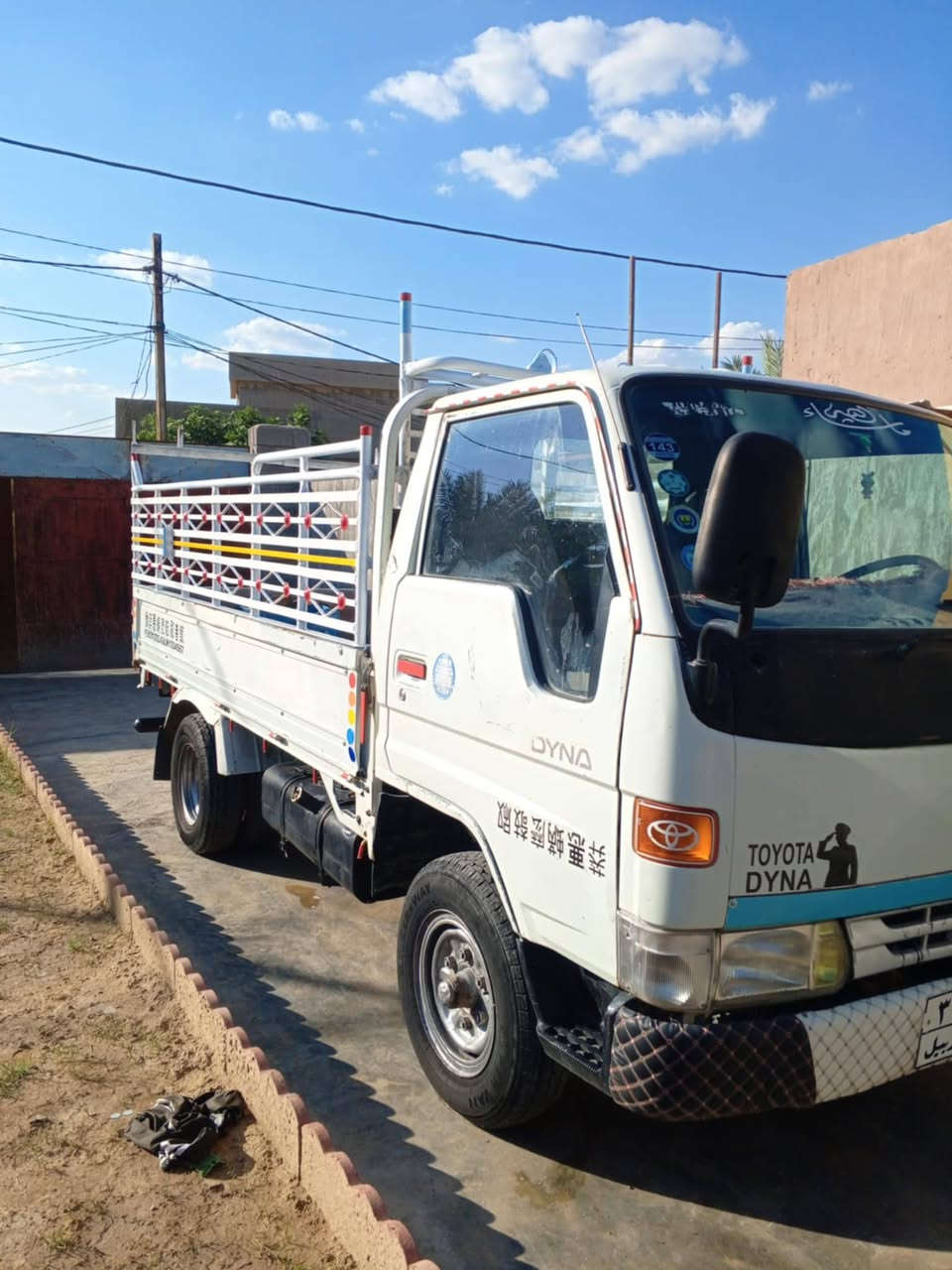 سلام عليكم كيا تويوتا للبيع بدون اراقام كهربيات كلها شغاله تخم تاير جديد باتري جديد راديتر جديد جام كهرباي مابيها اي نقص محرك تو واي  ***********
