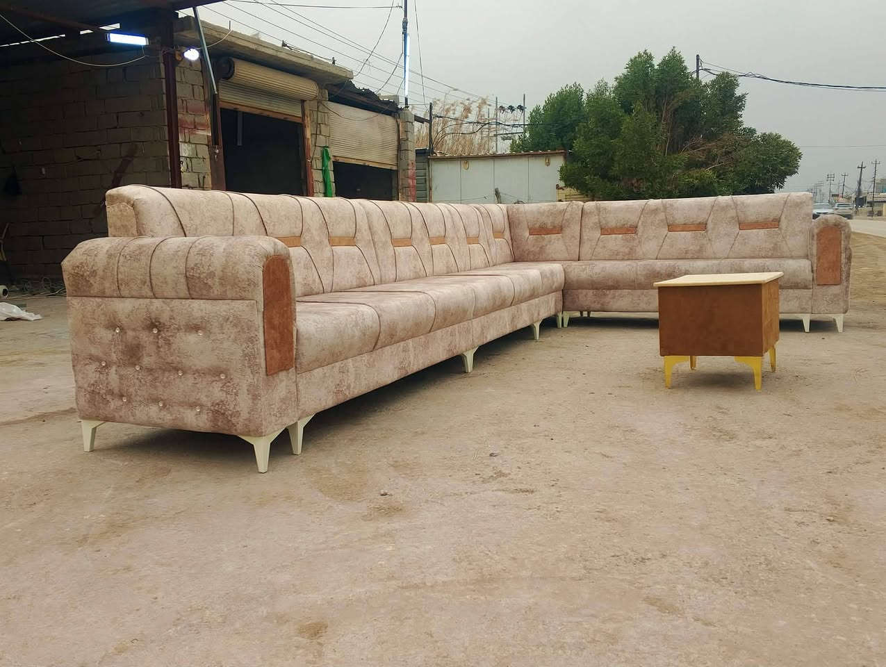 ❤️تخفيضات لمدة اسبوع ❤️
🌹 العدنه متلكو يم غيرنه 🌹
                      (( المصداقيه عنواننا ))
ديوان عشر مقاعد ٣٥٠ الف فقط اسعار جمله بمواصفات وجودة عاليه💪
ديوان درجه اولى ضمان التخم 
خشب جام  وسفنج مميز وقماش قديفه تركي ✌️
مع العلم اني النجاره كله ابلوك اسود 
وسعر المتر ٦٥ الف
للحجز او الاستفسار ارسال صورة الديوان عالخاص او على الرقم ***********
