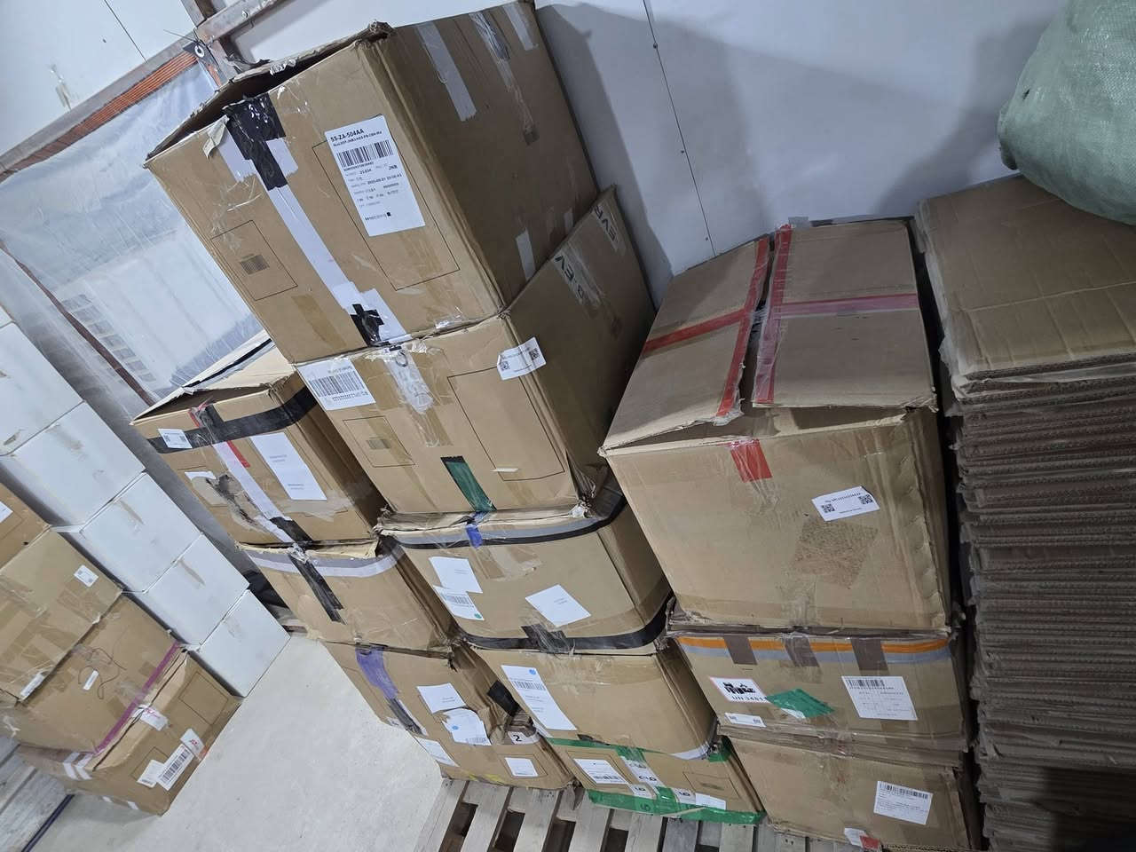 السلام عليكم شباب بضاعه أوربيه ميكس
الاغلب ملابس 70  بل 100 

خاليه  من الحديد كلها  اكثرها ملابس ونواعم 

ابيعها شلعه 
الكيلو ب 3 ونص 
مكاني بغداد 
رقمي ***********
