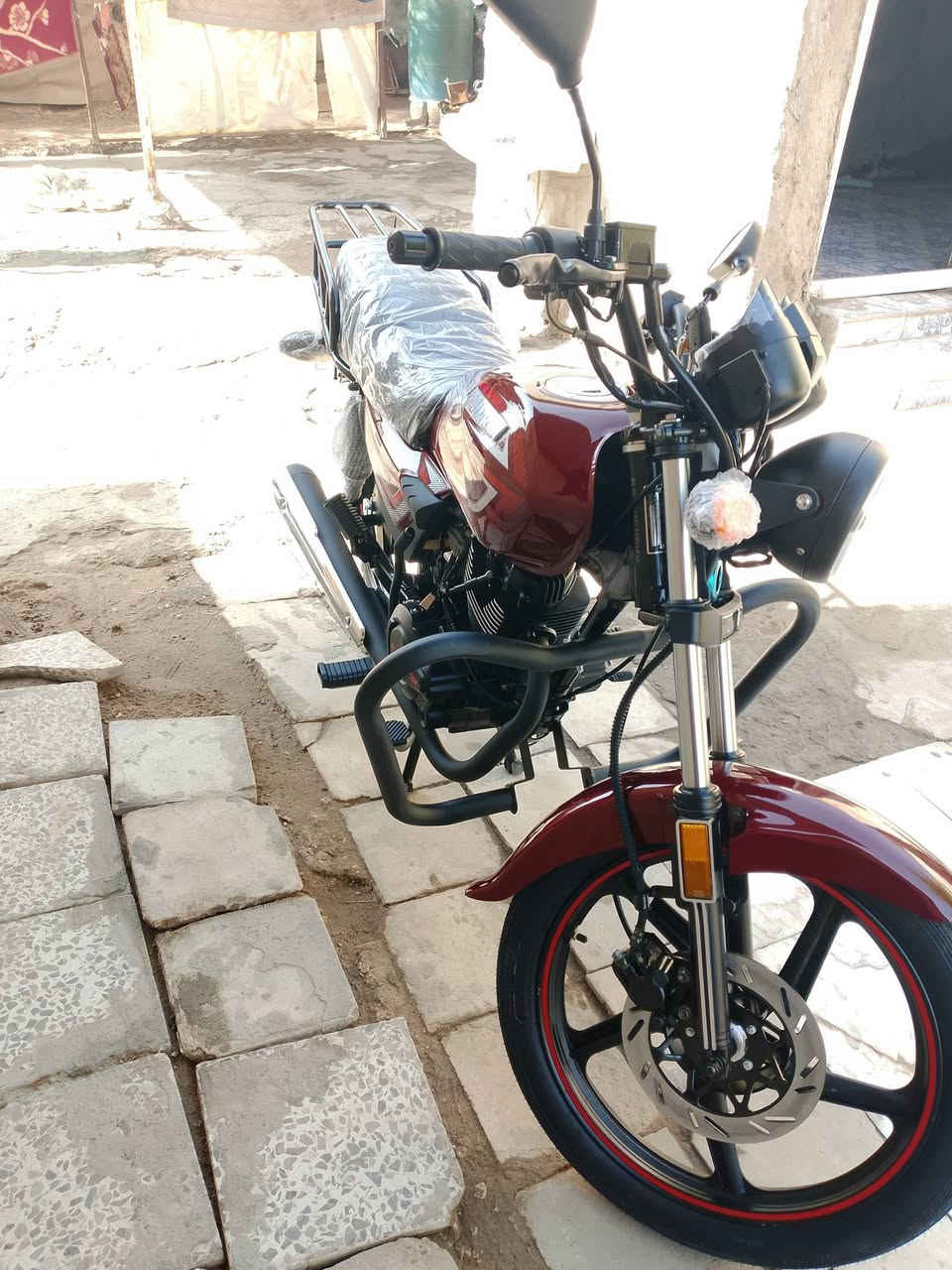 السلام عليكم اخوان دراجه شاينك موديل 26 اورق ماصارله شهر من طالعه بعده بجيس سعره مليون 100 وبيه مجال مكاني بل اثار بابل رقم ***********
