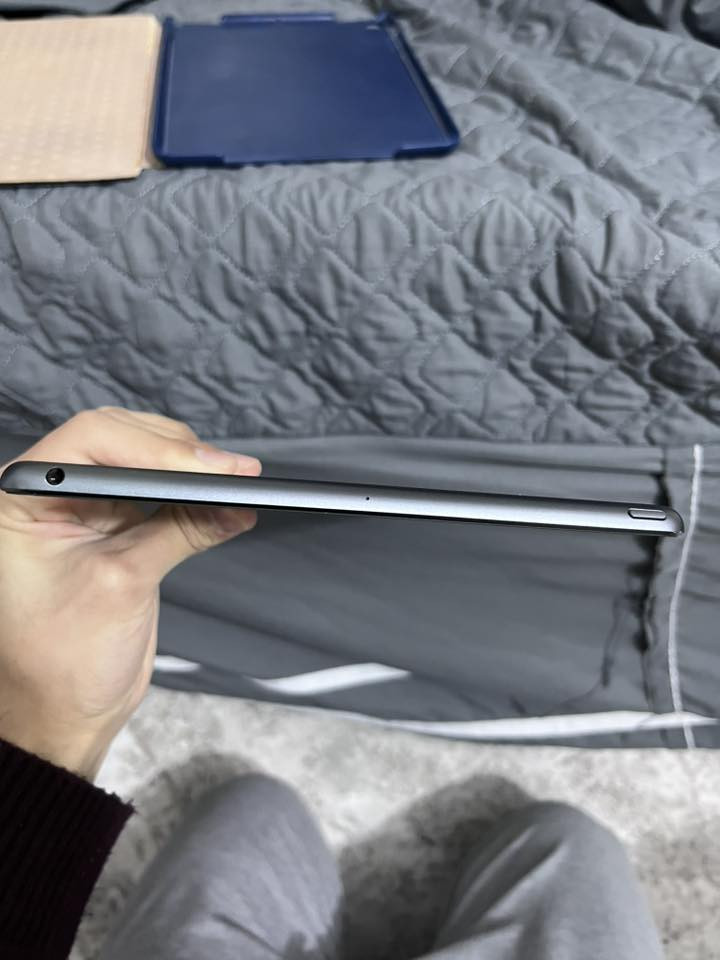 ايباد 9 نظيف جداً
استخدام دراسة فقط لا العاب ولا بوبجي ولا مدري شنو
اريد اراوسه بايباد اعلى منه وانطيه فرق 
*********** 
مكاني موصل
