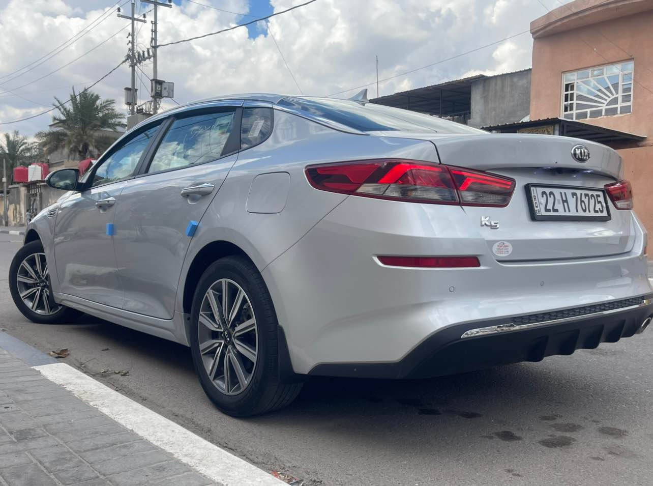 كيا كوري موديل 2021 رقم إربيل سيارة كفاله عامه ضربه وصبغ و تبديل وبارد ما عدا رش ثقوب القماره. 
موصفات 
مكينه 2000 بانزين فقط
لدات امامي وخلفي 
كشن كهربائي وتبريد وتدفئه 
شاشه وكاميرا 
كروس قفل سرعه 
رادارات إمامي وتحديد مسار
ويل خليجي بلاد 
سايد بريك كهربائي 
ماشيه 60 كم
سعر 182 $ 
مكان السيارة 
البصره / القبله 
*********** البصرة, العراق
