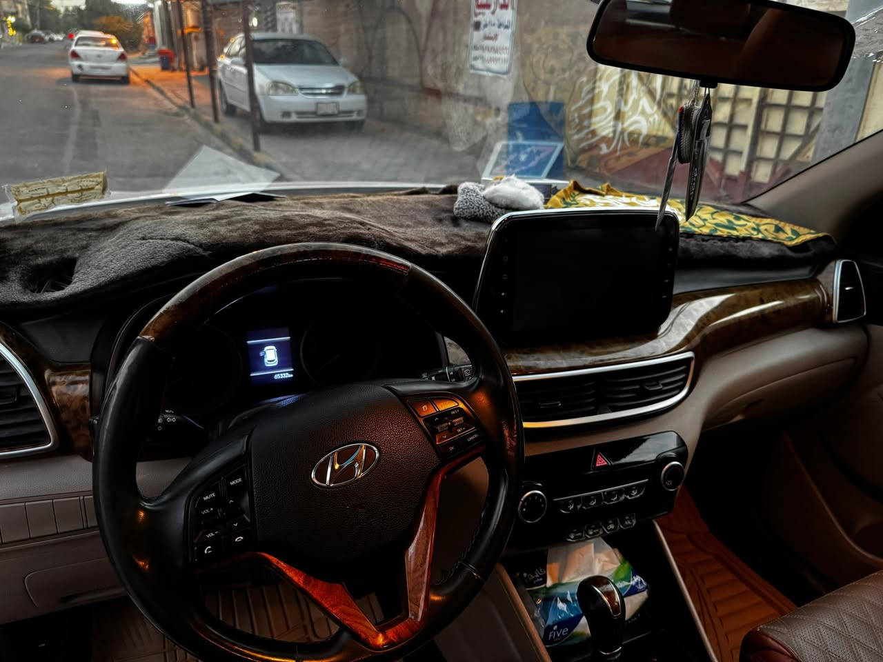 سلام عليكم. توكسان مديل 2020
مكفوله كفاله عامه  
الرقم (بغدادهزه سنويه جديد)
السياره مال جناي ربع ما ذب عليهه 
جاهزه من كلشي
السعر )215)

 الرقم***********
