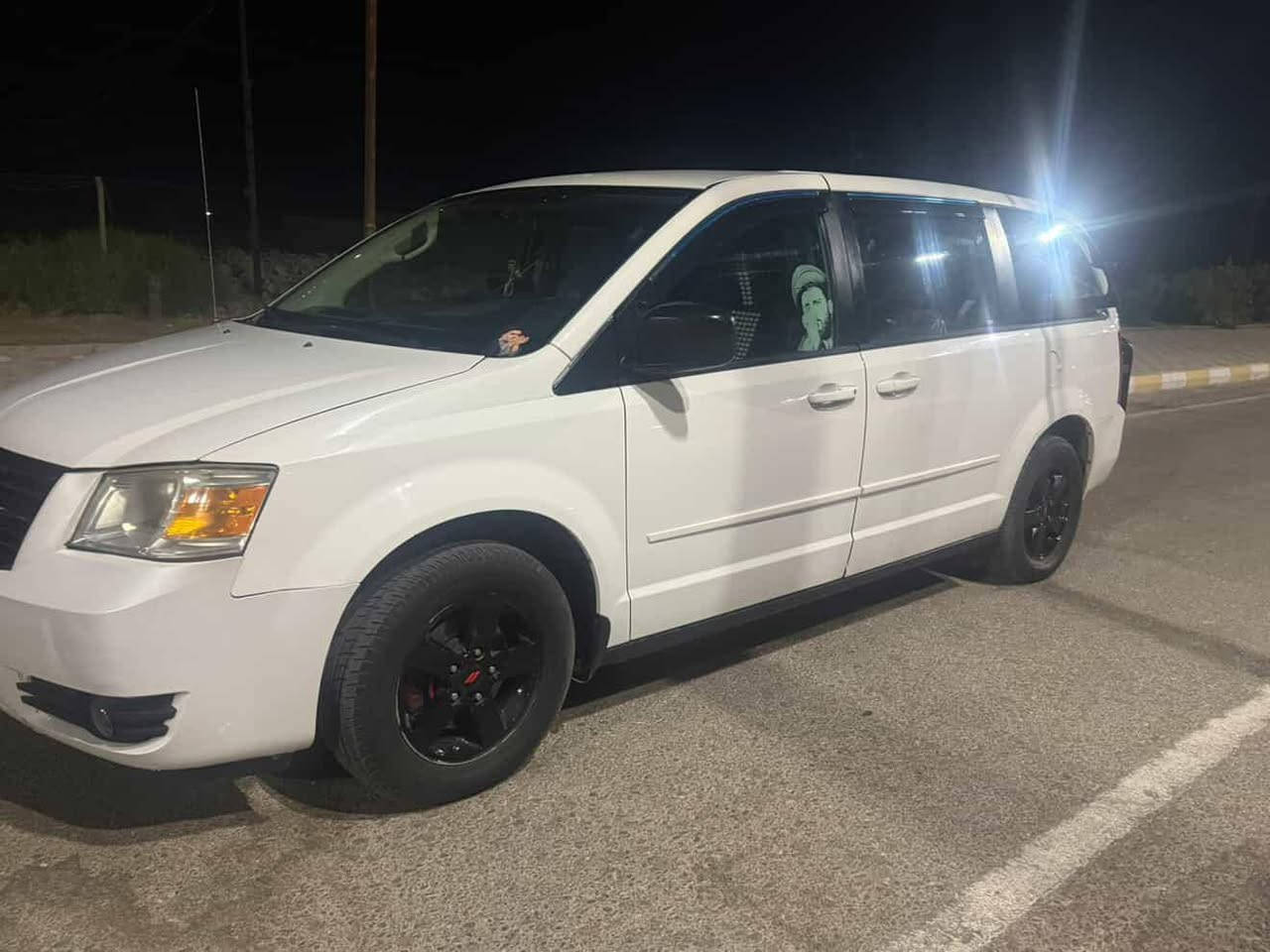 دوج كرفان 2009 
مكينه (3300) v6 صار 10 ايام من شادهة 
وكير خير من الله 
السياره جاهزة ونضيفة وموجود سونار بيهة 
تحويل ثاني يوم  مشروع وطني 
باتري جديد 
تخم تايرات جدد
بيبان كهربائيات (سلايت ) 
عدد الكراسي 9 راكب 
مكان ميسان علي الغربي
السعر (120) وبيهة مجال 
الاتصال ***********
***********
 واتساب هذا الرقم ***********
