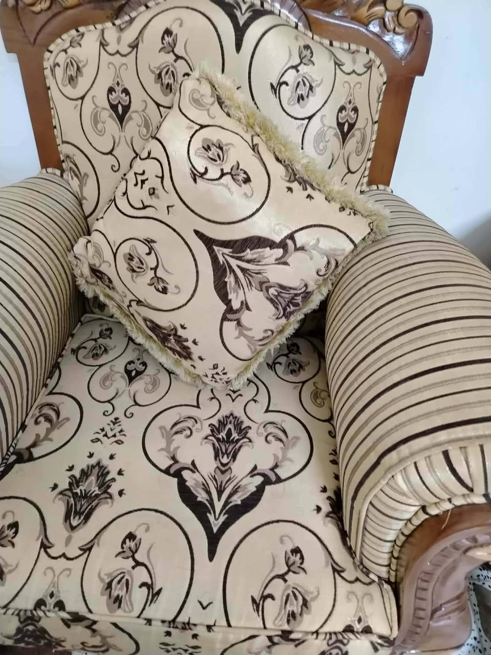 تخم ملكي 10مقاعد حطاطة مامستخدم السعر 525بي مجال
العنوان جبيل ***********
