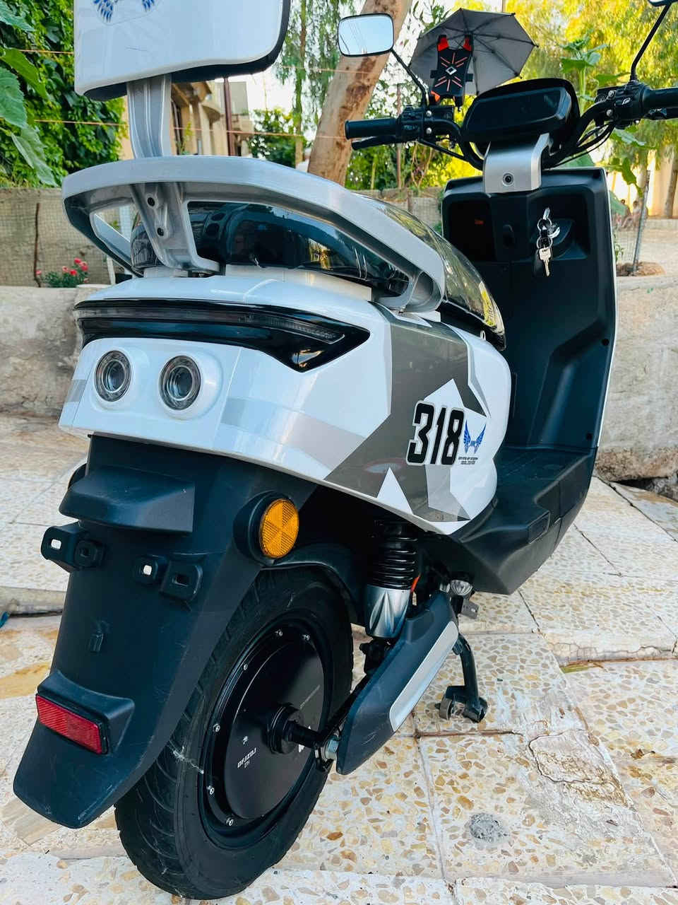 ماطور شحن للبيع⚡️🔋
ماطور 318 النضاف٩٩٪؜ كدام العين 
6 بطاريات + بطارية احتياط يعني 7 ✅
دبل سويج + بصمة تشغيل عن بعد ✅
الماطور شرط مامفتوح بي برغي مال بيت ✅
باب اول كفرات شرط خشط مابيهن ✅
تايرات جدد ✅
شاحنة الاصلية شرط ✅
السعر 650 
للتصال بالرقم ***********
واتساب ***********
