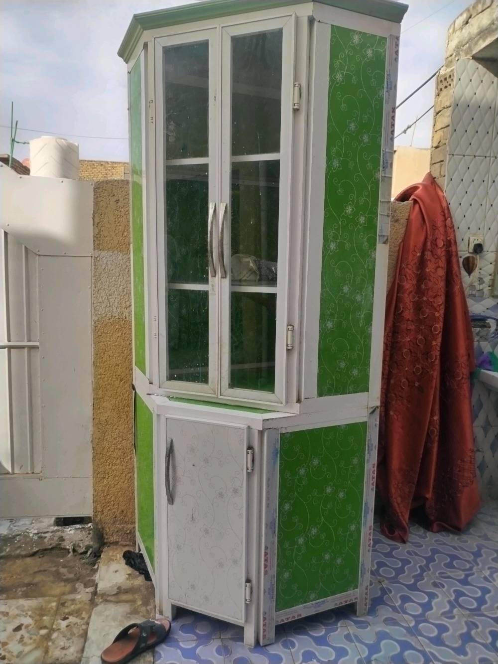 كاونتر للبيع من دون السنك و هاذ هو شوفت عينك