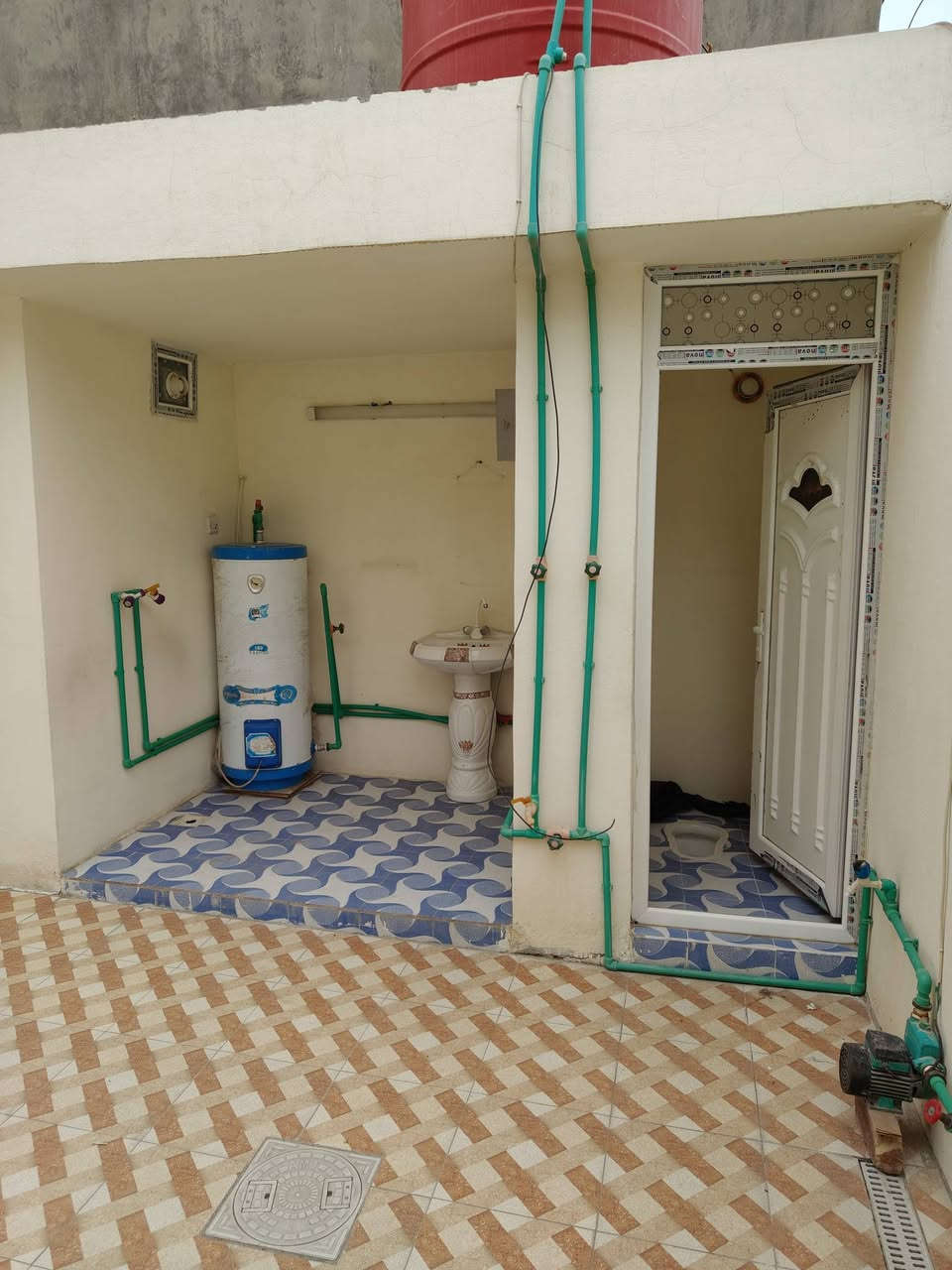 السلام عليكم مشتمل للأيجار قرب مدرسه الحريه قريب على سوق سعر الأيجار 300 للأستفسار ‏‏‪0781 373 8375‬‏
