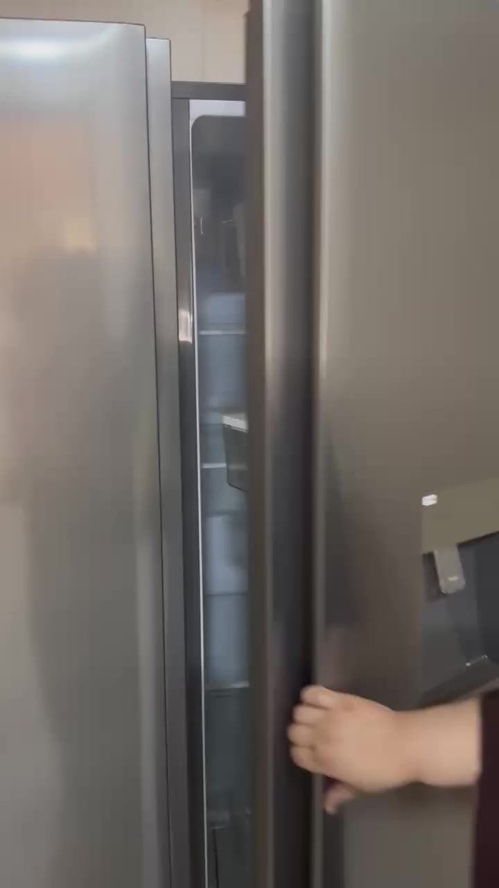 ثلاجه ومجمده جديده وبيها براد اللي يريدها السعر على الخاص


**إذا كنت صاحب هذا الإعلان وتريد حذفه لأي سبب، رجاءا أرسل رسالة إلى الدعم الفني**