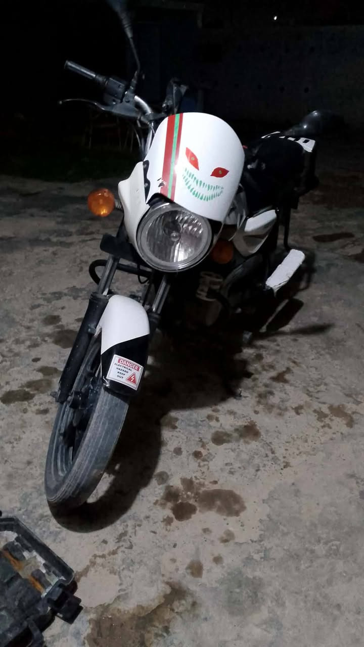 بوكسر 21
دراجه كامله اي نقص مابيها 
سعرها 800 
بعقوبه باب الدرب 
***********
