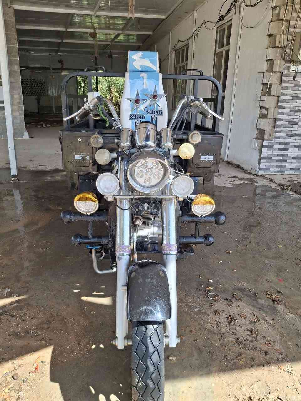 السلام عليكم 
للبيع: ستوتة إمتيار موديل 2023 (بحالة ممتازة)
​النوع: إمتيار 
​الموديل: 2023
​اللون: أسود ملكي
​الحالة القانونية: مرقمة (رقم وسنوية جاهزة)
​الموقع: النجف الأشرف - شارع الصب - مقابل قرية الغدير
​التفاصيل:
الستوتة بحالة نظيفة جداً كما موضح في الصور، وجاهزة للعمل مباشرة.
​للاستفسار والتواصل:
يرجى الاتصال على الرقم: ***********
