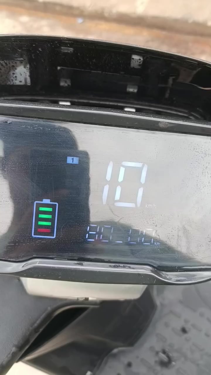 السلام عليكم ماطور شحن 318للبيع 6بطاريات دبل شرط الفحص سعر 550الرقم ***********
