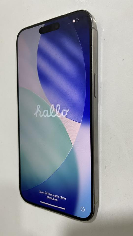 ايفون 15 برو ماكس 
ذاكرة 256 شرق اوسط
مبدل بطارية اصلي وكالة نسبة 100‎%‎
بي كسر بسيط بالظهر مضل ماموضح 
سعرة 875 وبي مجال بسيط
مكاني كربلاء
***********
