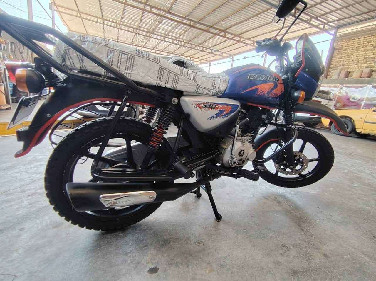 دراجه بوكسر موديل 2022 شهر ال 10 داخله ع 2023 دراجه مرقمه تحويل ثاني يوم الدراجه  نضيفه شوفه عينك الدراجه مجفته تجفيت شركه الدراجه لا تبخير لا نضوح وصوته ناعم كلش بيها ثنين زنون خارجيات وثنين هورن سيدان الدراجه ولا غلطه السعر2000 وبيها مجال للشراي مكاني بغداد وهذه رقمي *********** بغداد, العراق
