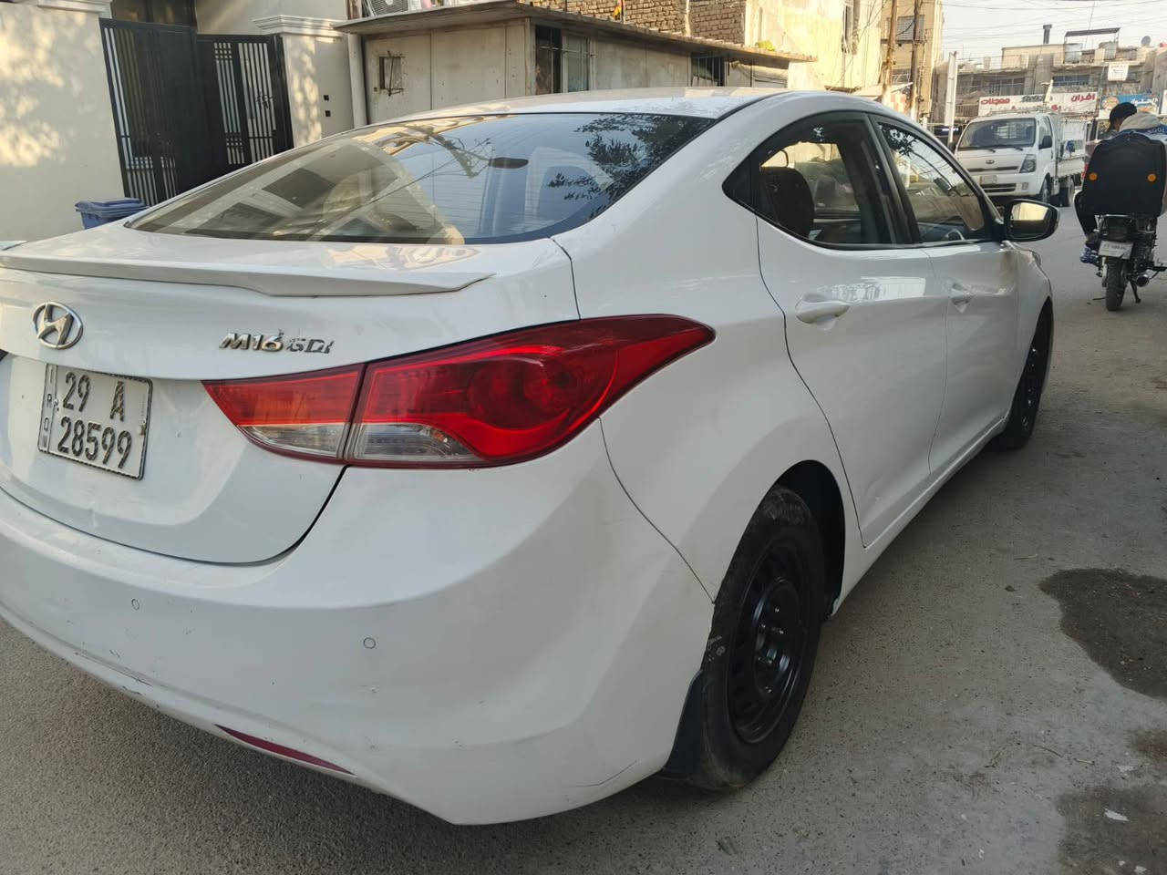 النترا موديل 2012 رقم واسط دولي تحويل ثاني يوم ملاحظه السياره جاهزه من كل شيء تخم تاير تبريد شغال حجم المحرك 1600 مكان السياره بغداد البلديات السعر 91 وبيها مجال رقم الهاتف ***********
