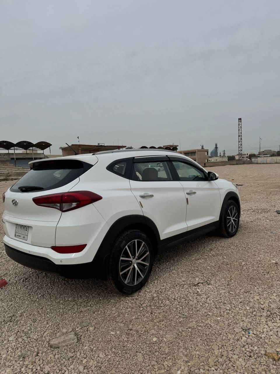 السلام عليكم
توسان خليجي 2017 للبيع رقم بابل بأسمي، السياره مكفولة من الصبغ والتبديل وايي نقص 
السياره ماشيه 75 ألف قابل للزياده 
السعر 185 وبي مجال 
مكان السياره بابل /الحمزه الغربي 
للتواصل الاتصال :
رقم الهاتف ***********
***********
