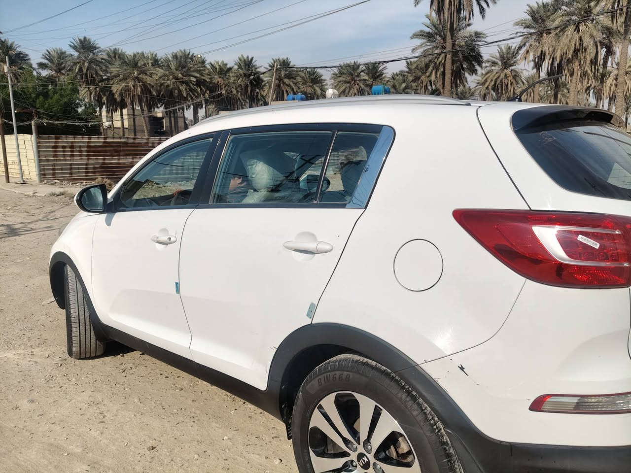 السلام عليكم سبورتج موديل2012
سياره مكفوله من كلشي مابيه نقطه صبغ مكينه مكفوله كير هم سياره بغداد ماشيه 194 الف*********** رقم صاحب سياره
