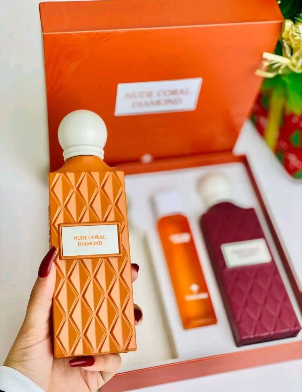 السلام عليكم متوفر عطور درجه اولى ثباتيه وفوحان عطور راقيه فائقه الجوده ومتوفر جميع انواع العطور التي يرغب الزبون بشرائها يمكننا تجهيز كافه محلات الكوزمتك والجمله والمفرد وزبان المفرد باسعار مناسبه جدا وعطور اصليه وراقيه خلطات سويسريه وفارسيه وغيرها ومتوفر خلطات خاصه بالشركه خاصه بنا عطور درجه اولى الشرط ثباتيه لا تقل عن اليومين وفوحان لا يقل عن 24 ساعه عطور تلفت الانتباه من اول استخدام تثبت حضورك ومتوفر جميع انواع العطور الاستندر التي يبحث عنها الزبائن متوفر بيع جمله ومفرد باسعار مناسبه للحجز تواصل معنا عبر الرقم التالي ***********
