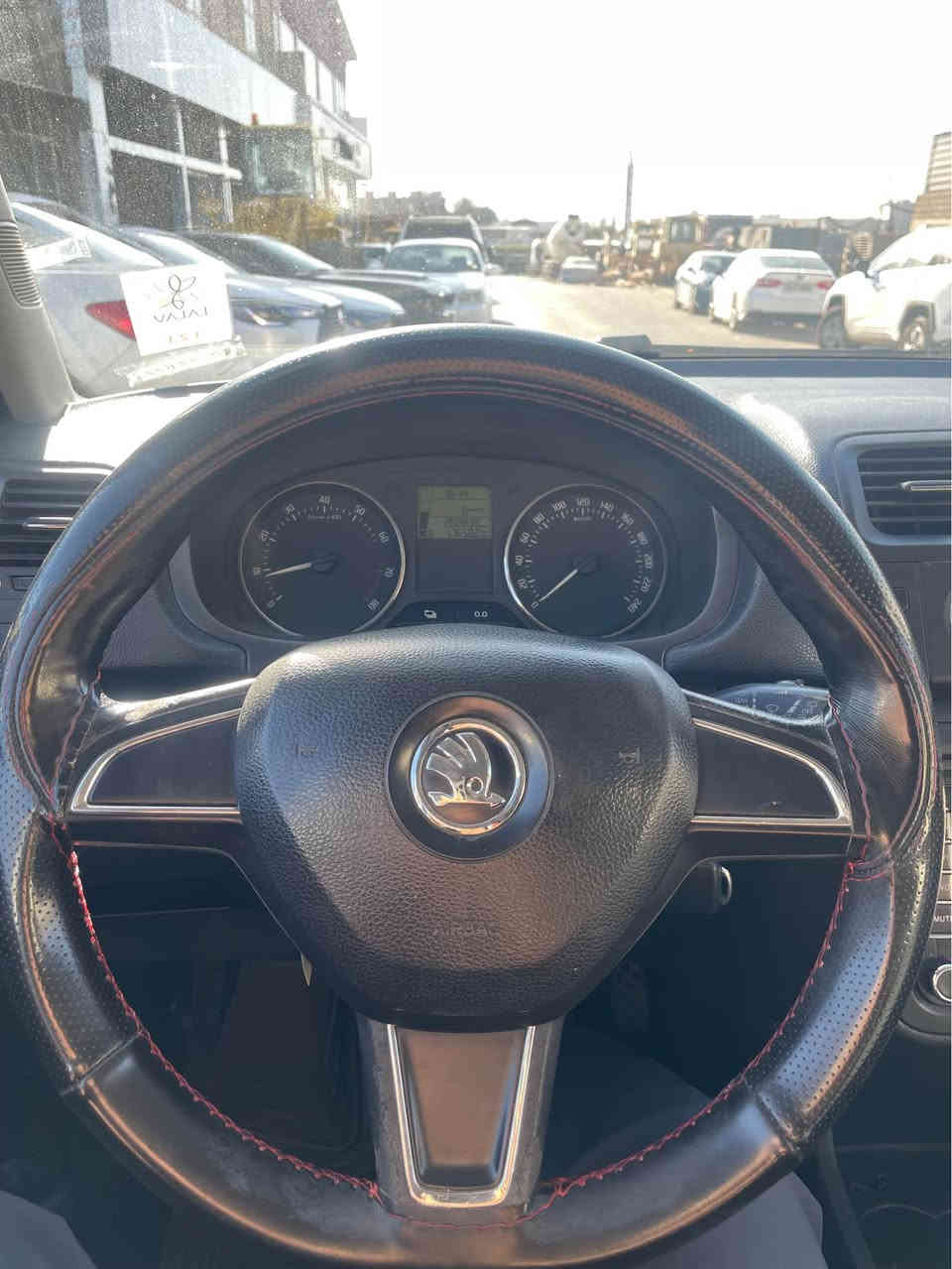 سكودا فابیا 2014 مکینە مرغوب 16 بەس بولند سبخ بێ داخلی  پرشوت ب شەرت هندەک بقسە ییت تێدا هەین  . 200 کم رێفەچوی.  گێر مکینە ب شەرت و تبرید  هێتر  تپرب هەمی ب شەرت  ئێک گلوپ لسەر دەژبولی نینە  تایرە جدیدن سیارە دوو سویچە و سیارە ل دهوکێ سعر 75$ غرامە  3$ییل سەر   *********** دهوك, العراق
