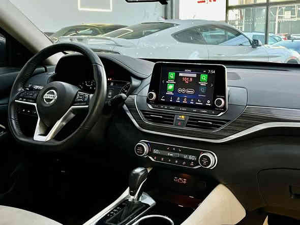 السلام عليكم
نيسان التيما SL  2022 فول مواصفات 
رقم اربيل  سنويه بأسمي
حساسات امامي خلفي
قيادة ذاتيه
رادارات امامي خلفي
كامره وفتحة سقف
بصمة ابواب وتشغيل عن بعد 
شاشه كبيرة تحكمات كشنات جلد كريمي 
معروفه مواصفات ال SL 
السيارة وارد امريكي حادث فقط دعاميه امامي بدون ايرباك
صندوق على كد الرقم بارد كلير البنيد  
وين متريد افحص ✅
مكان السيارة بغداد الغزاليه 
 السعر 187بيها مجال 
☎️***********☎️
      متواجد واتساب
