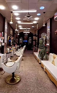 ديكور محل حلاقه • كراسي ٥ • قنفات ٤